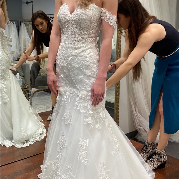 Essense of Australia Wedding Dress - Picture 4 of 5